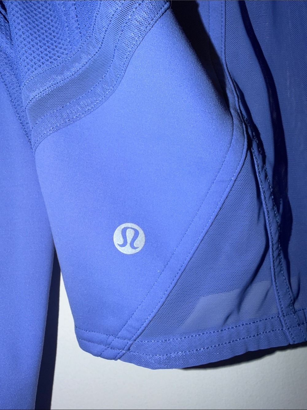 Lululemon Mesh Panneled Training Long Sleeve Shirt - Picture 4 of 4